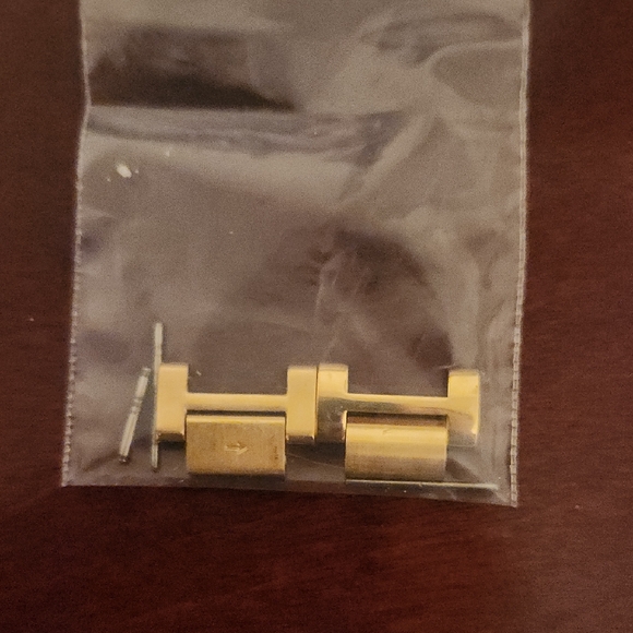 Gold tone Movado BOLD Watch - Picture 5 of 5